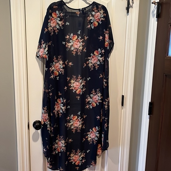𝅺TORRID NWT sheer floral bouquet, chiffon, open kimono long length size 1/2X - Picture 6 of 7
